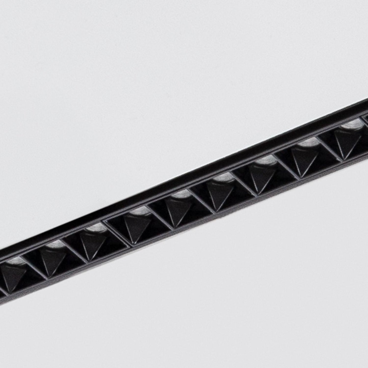 Spot LED sur Rail Magnétique 30W IP20 2400lm UGR16
