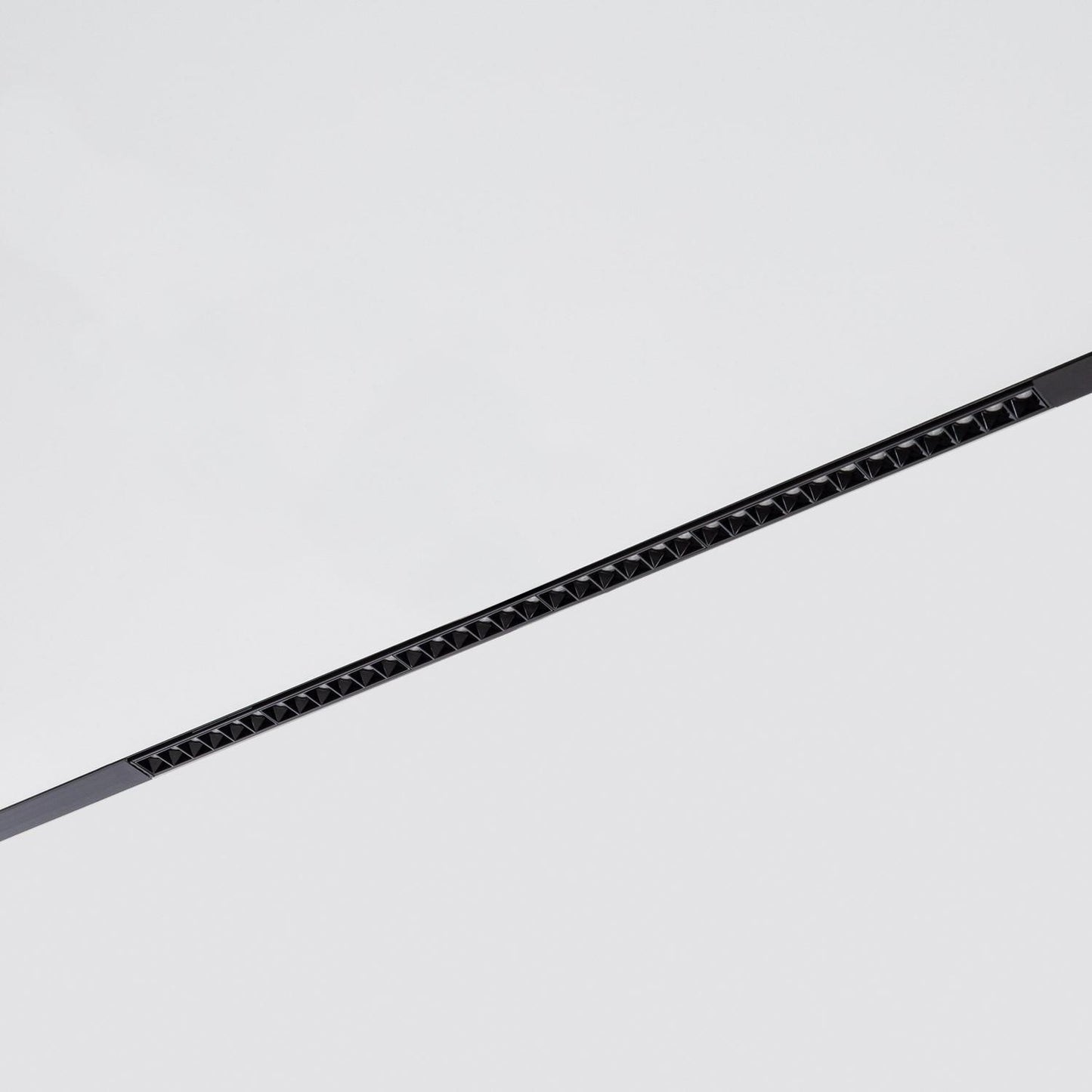 Spot LED sur Rail Magnétique 30W IP20 2400lm UGR16